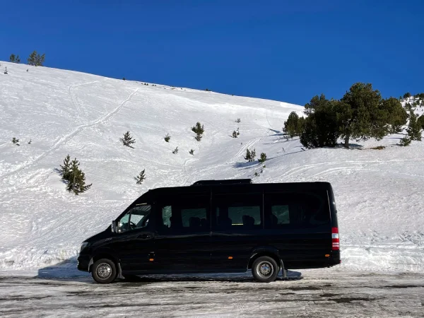 CarVanBus minibús 16 pax en Soldeu - Andorra
